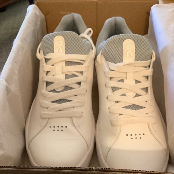 ON Cloud Roger’s Advantage 2 Women Sneakers - Picture 1 of 7